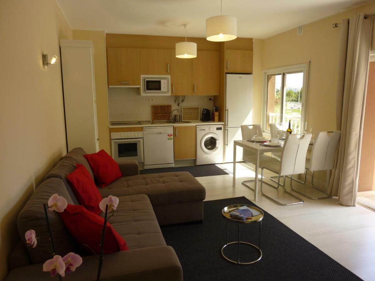 Beach & Sea Apt, Fast Wifi, Airco, Private Parking And Pool Portimão Buitenkant foto