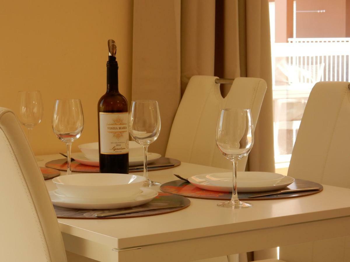 Beach & Sea Apt, Fast Wifi, Airco, Private Parking And Pool Portimão Buitenkant foto
